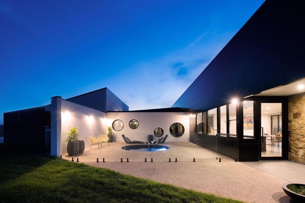 Mount Franklin House | Sky High- iconic ridge-top retreat
