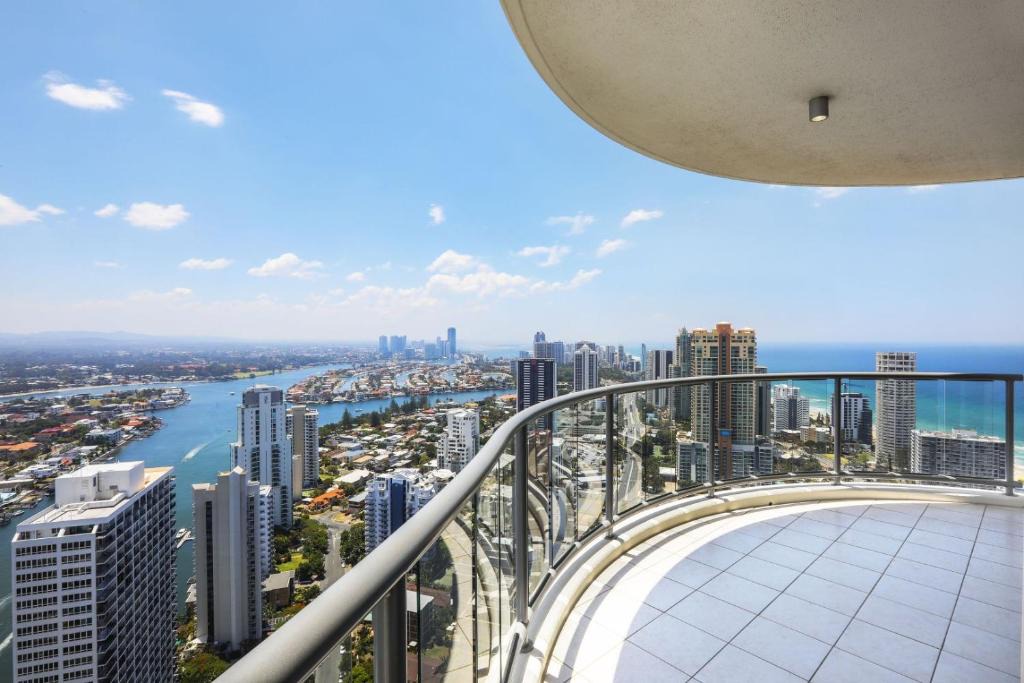 Surfers Paradise Apartment | Skyline North Chevron Renaissance