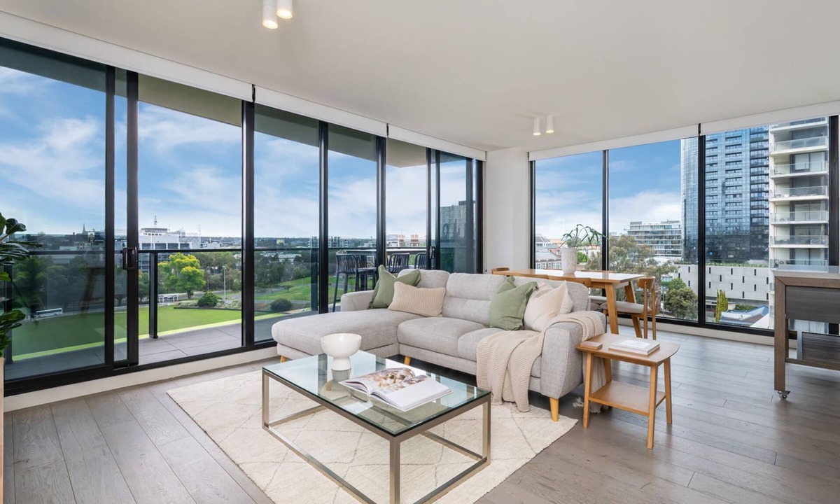 South Yarra Apartment | Skyline Serenity with Rooftop Pool