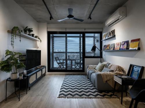 Cremorne Apartment | Skyline Suites - Cosy Retro Retreat, Walk to MCG