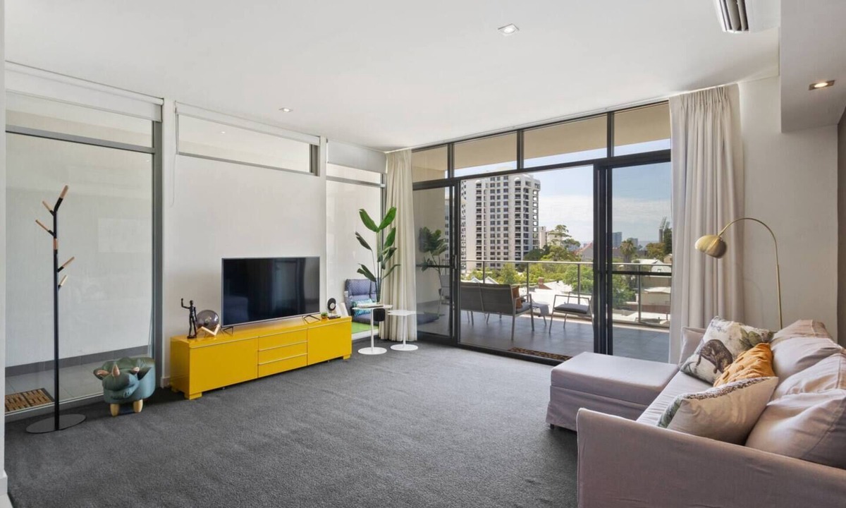 East Perth Apartment | SkylineViews - Stylish 2BR Gem | Walk to WACA, River