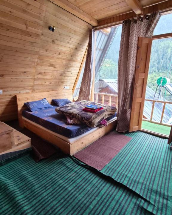 Banjar House | skytouch Lambri pass view Jibhi