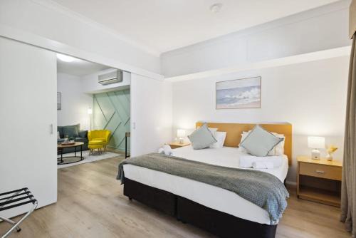 Northbridge Apartment | Sleek Northbridge Getaway