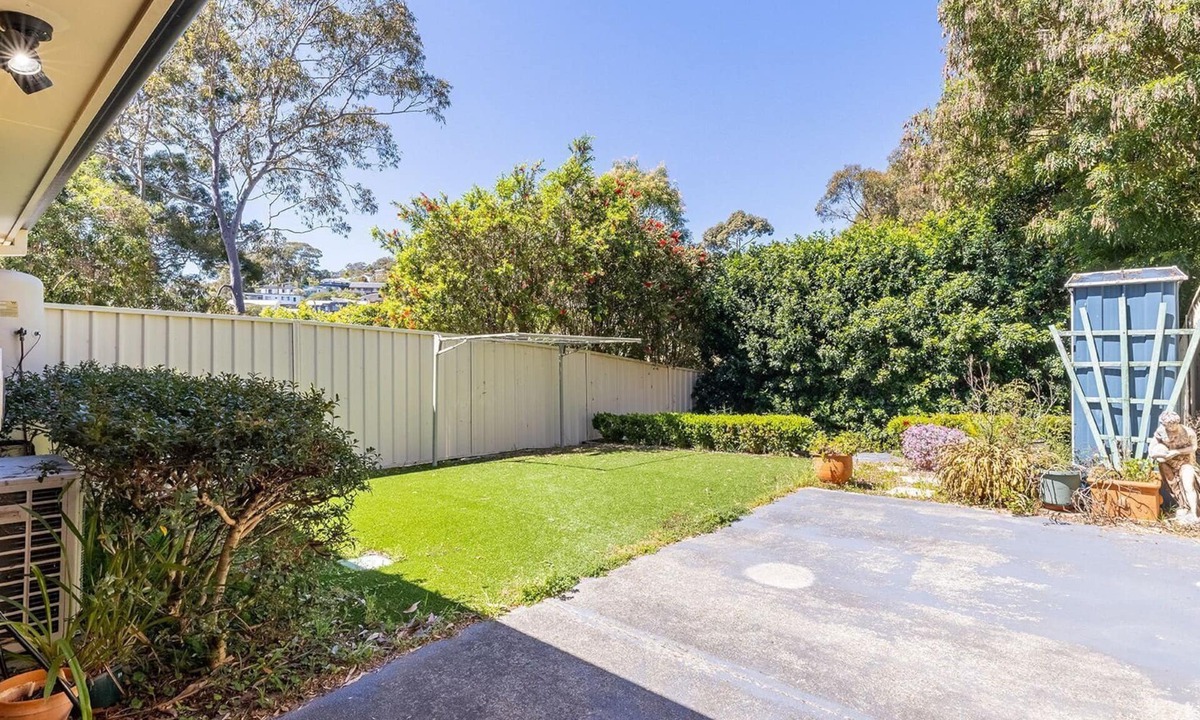 Corlette House | Small dog friendly 4-49 Bonito St - air con & Wi-Fi