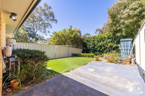 Corlette House | Small dog friendly 4-49 Bonito St - air con & Wi-Fi