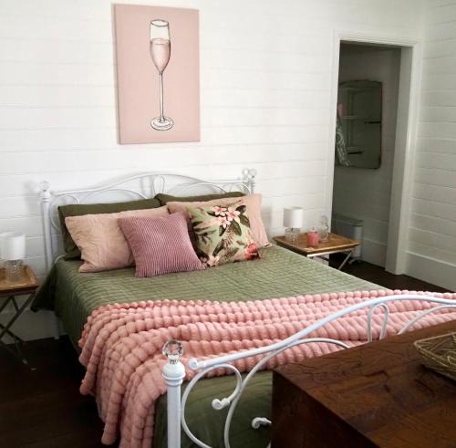 Smithtown House | Smithtown Champagne Bed and Bubbles