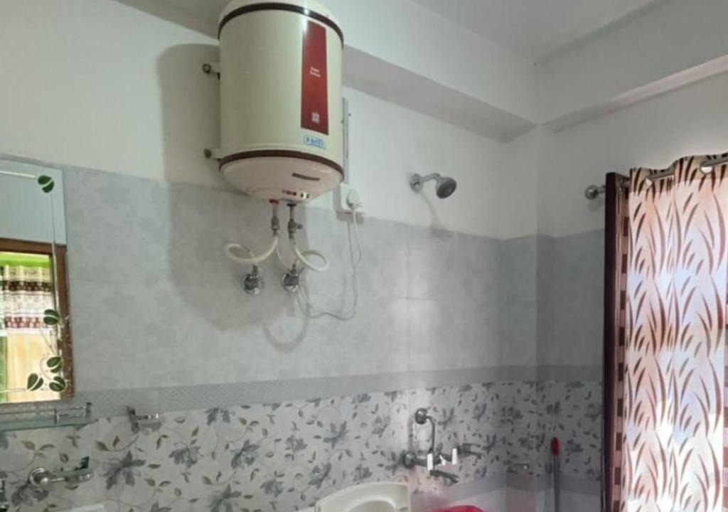 Tabo House | Snowland Homestay By StayApart