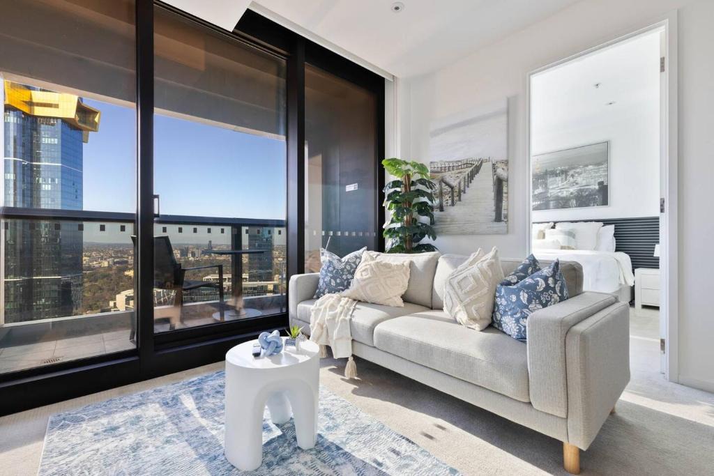 Southbank Apartment | Solena - Riverside Comfort with Pools and Sky Lounge