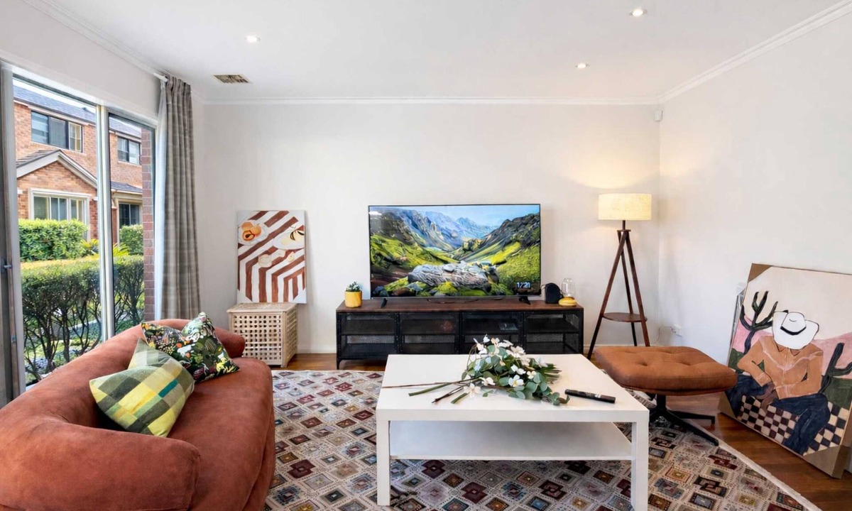 Ivanhoe Villa | Sophisticated Urban Sanctuary Style Meets Conven