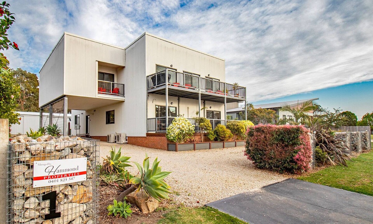Mallacoota Apartment | South Gateway Unit pet friendly