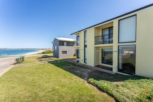 Port Elliot Villa | South Seas 5 - Absolute Beachfront Escape near Cafés