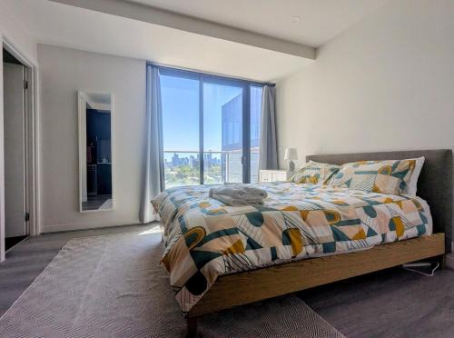South Yarra Apartment | South Yarra Studio - Free Parking, Gym & Balcony Views