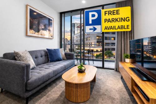 Southbank Apartment | Southbank 2BR Apt next to Crown Casino, Parking, Pool & Views