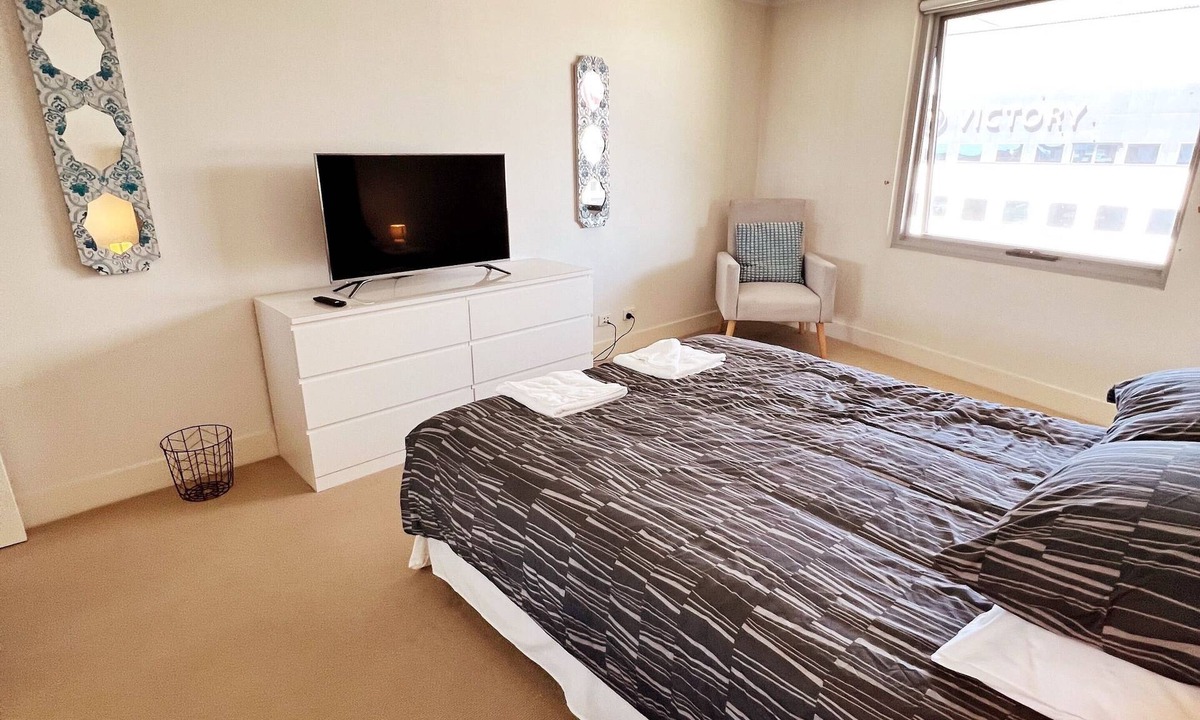 Canberra City Centre Apartment | Spacious 1bd Penthouse - Close to ANU