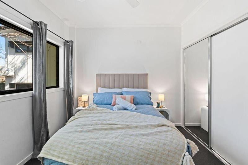 Norman Park Apartment | Spacious 2B2B Apt Close to CBD - Free Parking