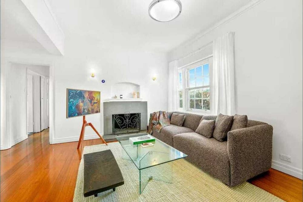 East Melbourne Apartment | Spacious 2BDR Apt in the Heart of East Melbourne