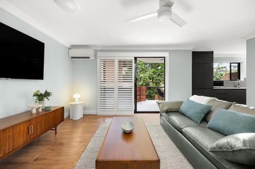 Auchenflower Apartment | Spacious 2BR Stay, Parking Pool & Balcony