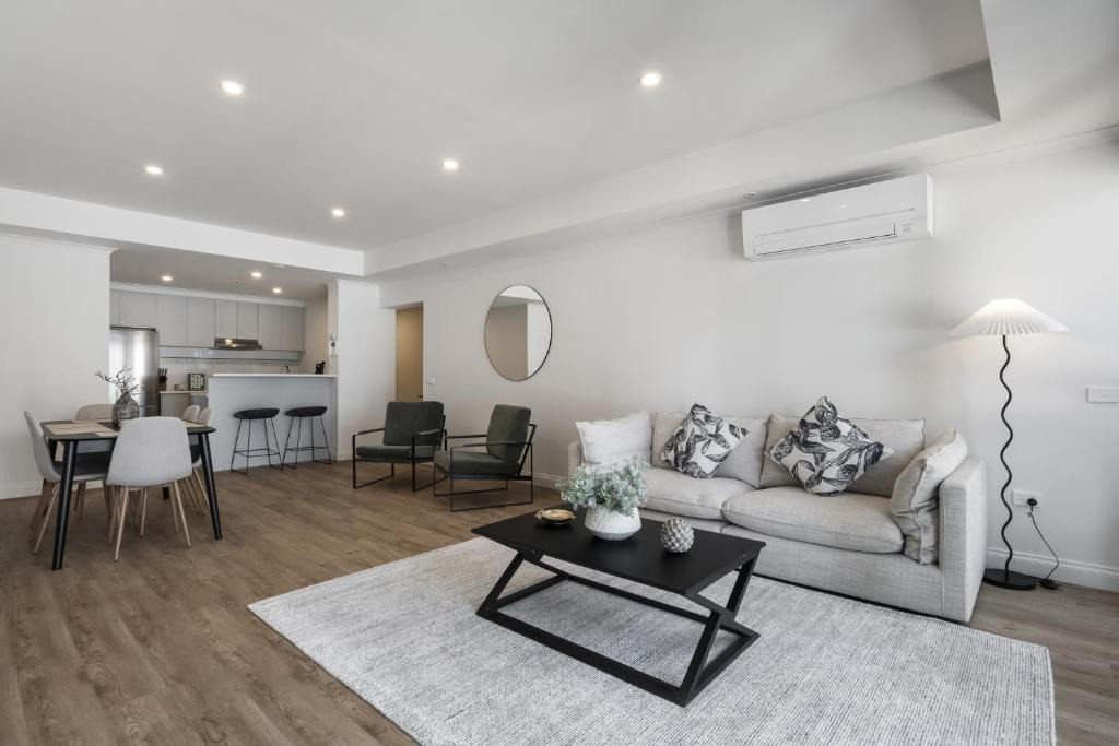 Melbourne Central Business District Apartment | Spacious 3-Bed Apartment in Melbourne CBD