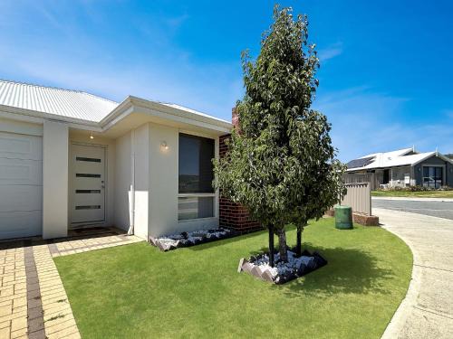 Byford House | Spacious 3-Bed Home in Peaceful Byford