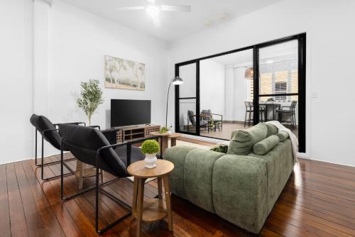 Teneriffe Apartment | Spacious 3BR Heritage Apartment with Pool, Parking