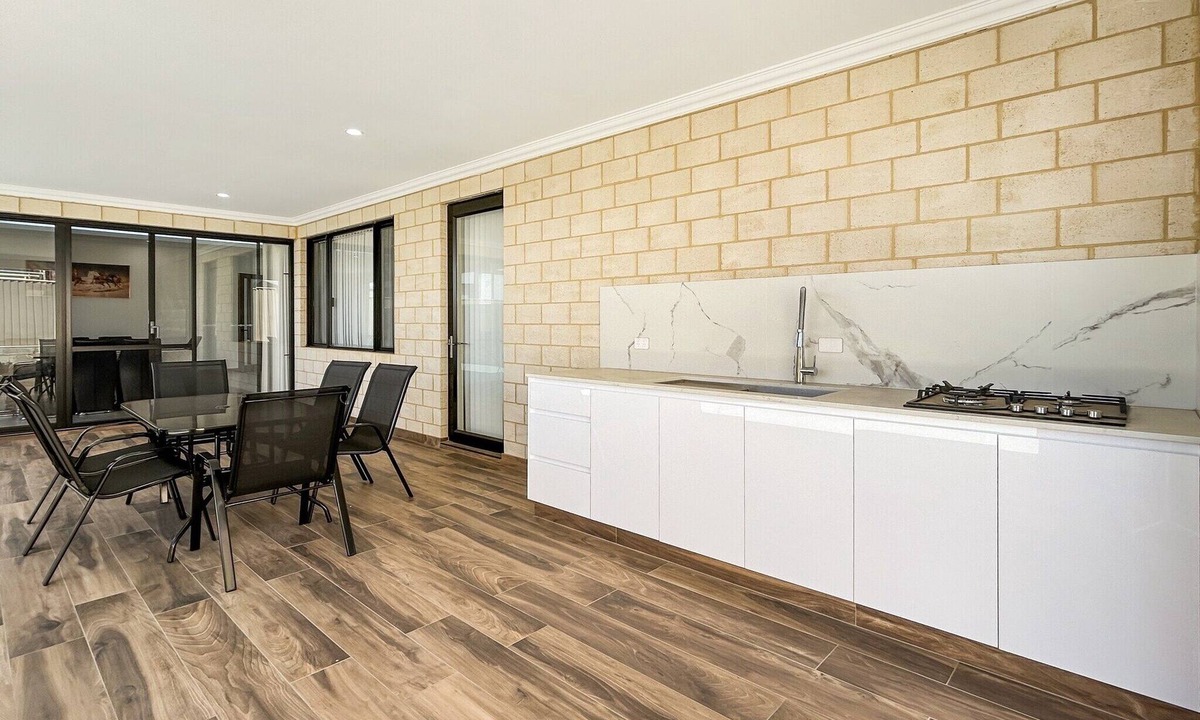 Southern River Apartment | Spacious 4 bed home with open plan living