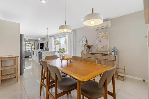 Northgate House | Spacious 4-Bed House with Secure Parking