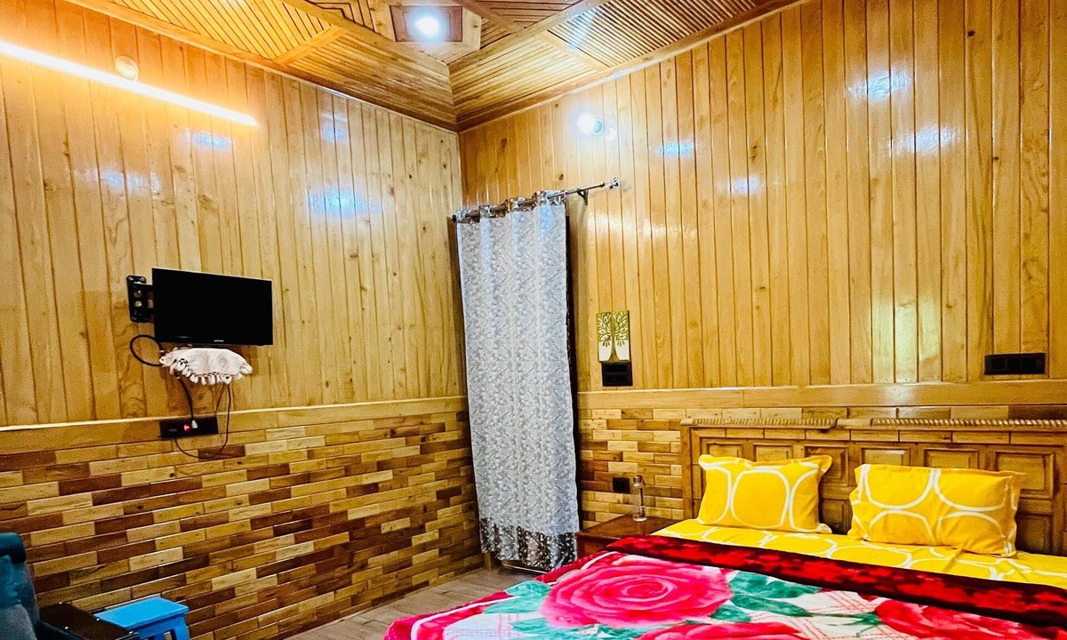 Tehri Cottage | Spacious 4-bedroom house in lovely Devalsari with WiFi