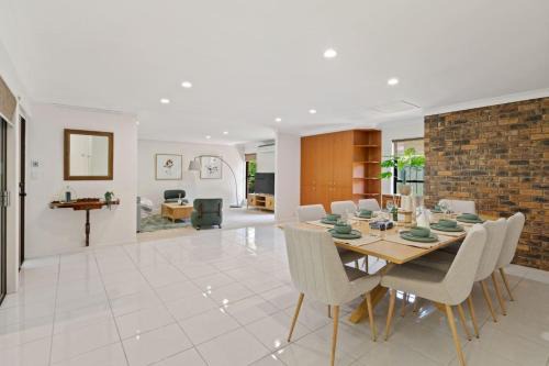 Sunnybank House | Spacious 4BR Family Home in Sunnybank