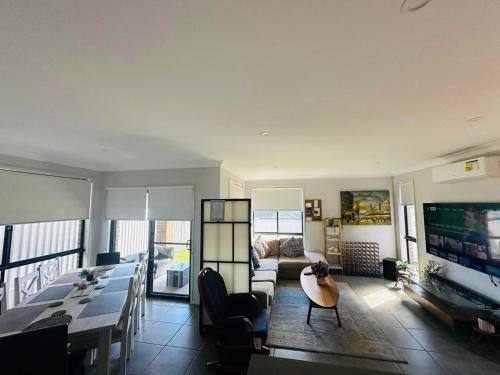 Austral House | Spacious 5-BR Home with Fenced Yard
