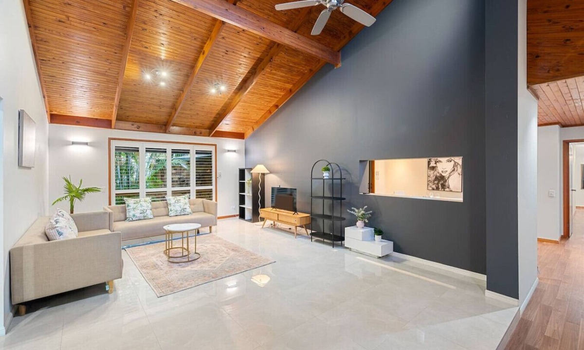 Shailer Park House | Spacious 5BR Pool Home｜BBQ & Outdoor Entertaining