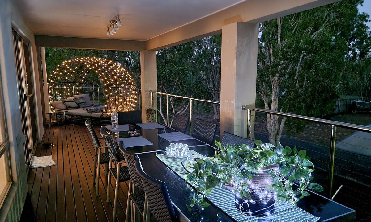 Burrum Heads House | Spacious 6BR Seaside Home Sleeps 12 100m to Beach.