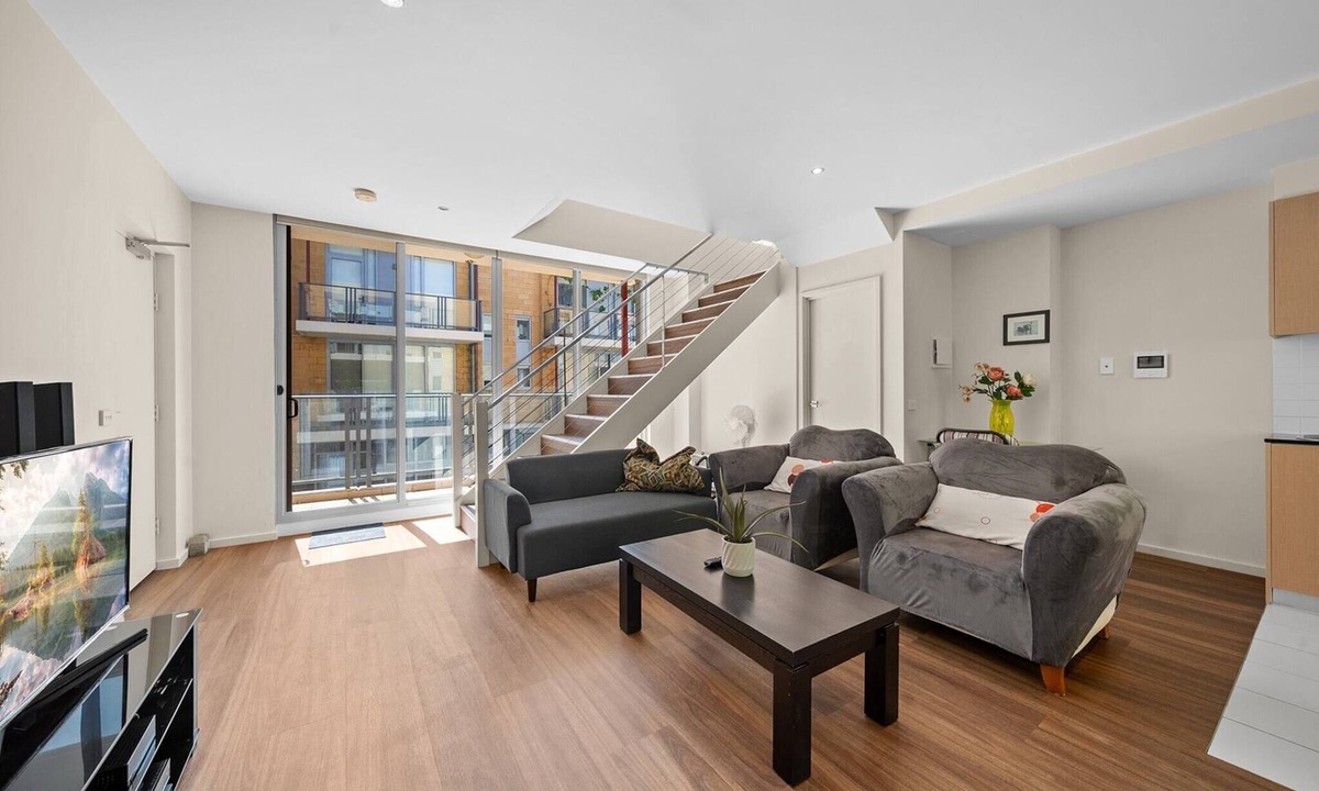 City West Apartment | Spacious Apartment with Gym & Pool Access