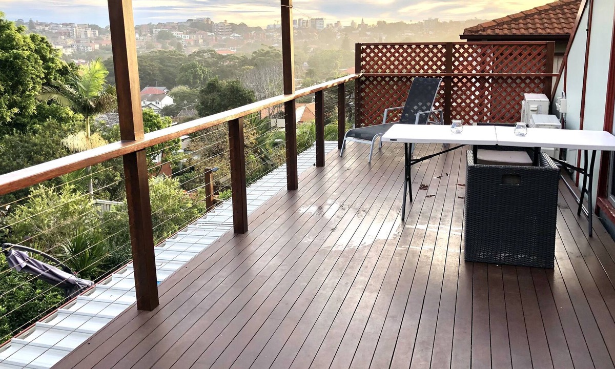 Coogee Apartment | Spacious Attic Apartment