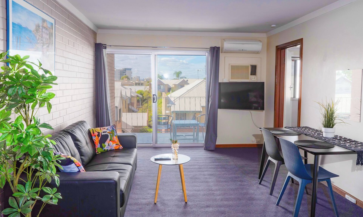 Rivervale Apartment | Spacious & Cosy self-contained 1 bedroom apartment