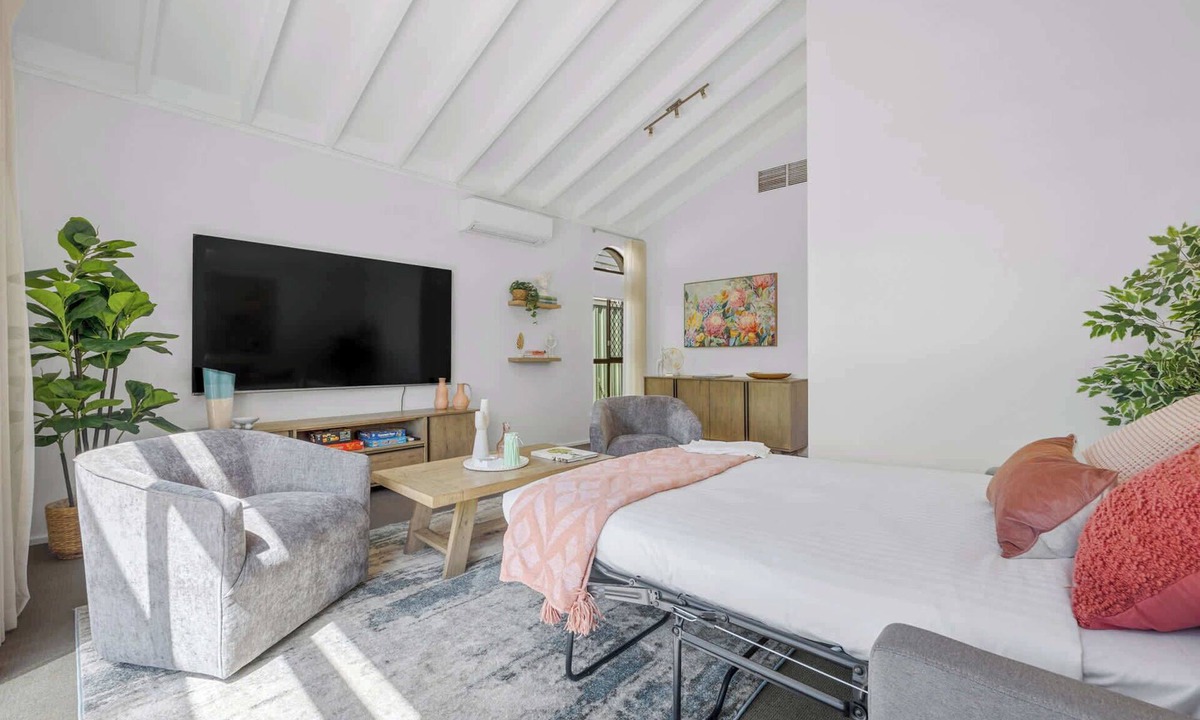 West Leederville House | Spacious Family Getaway in West Leederville