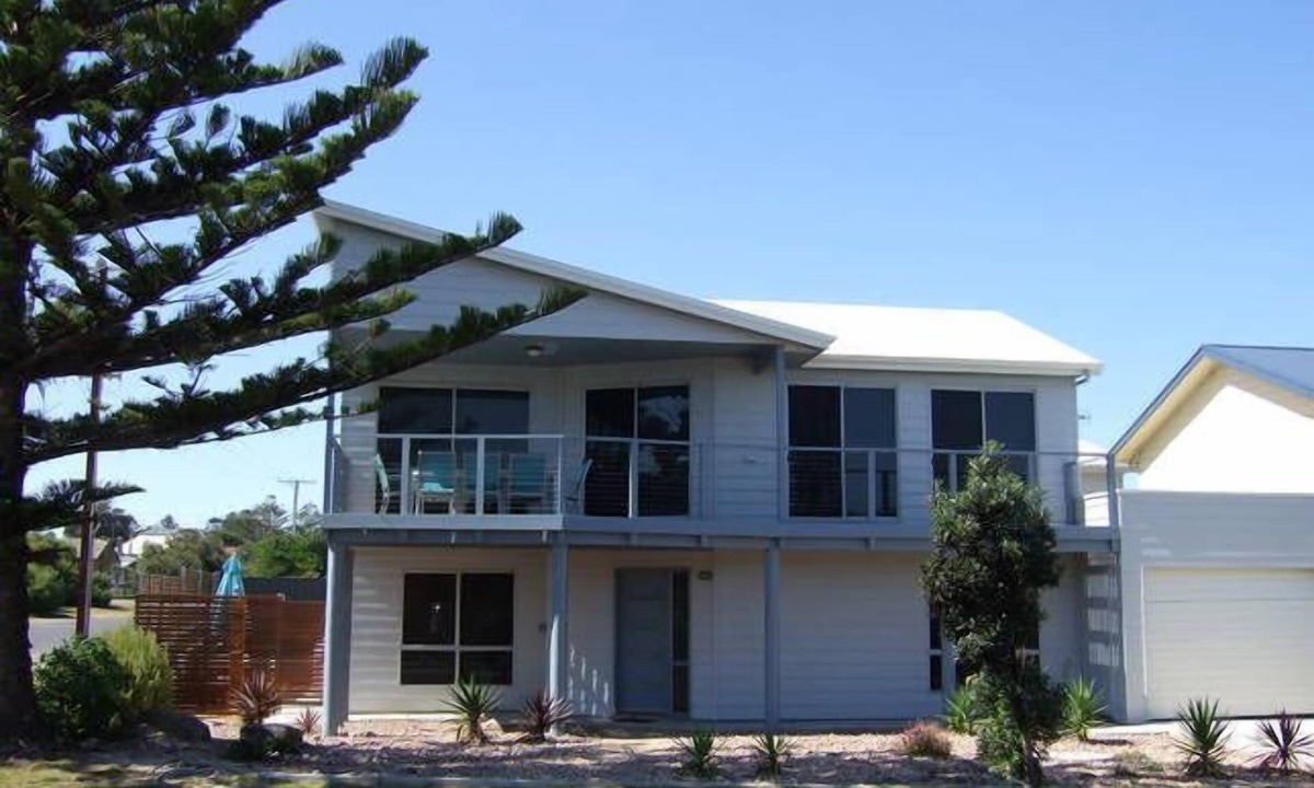 Port Elliot House | Spacious & Family Friendly Home | Only three doors down from The Esplanade