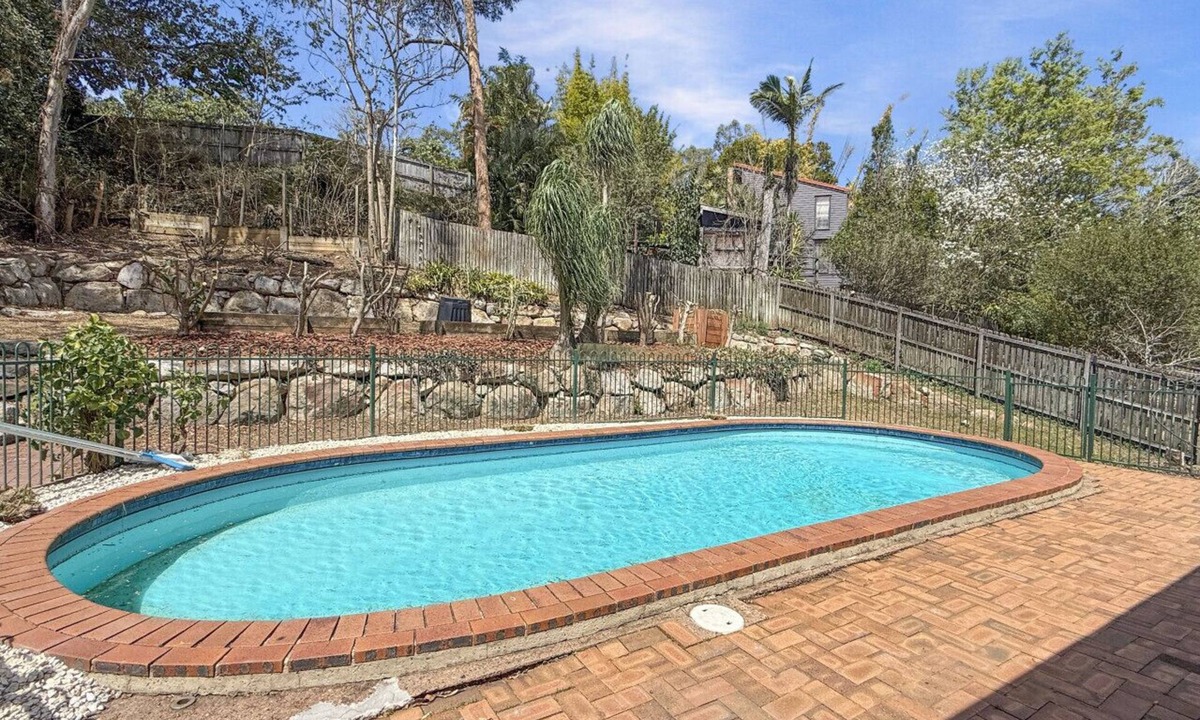 Kenmore House | Spacious Family Retreat with Pool/Pet friendly