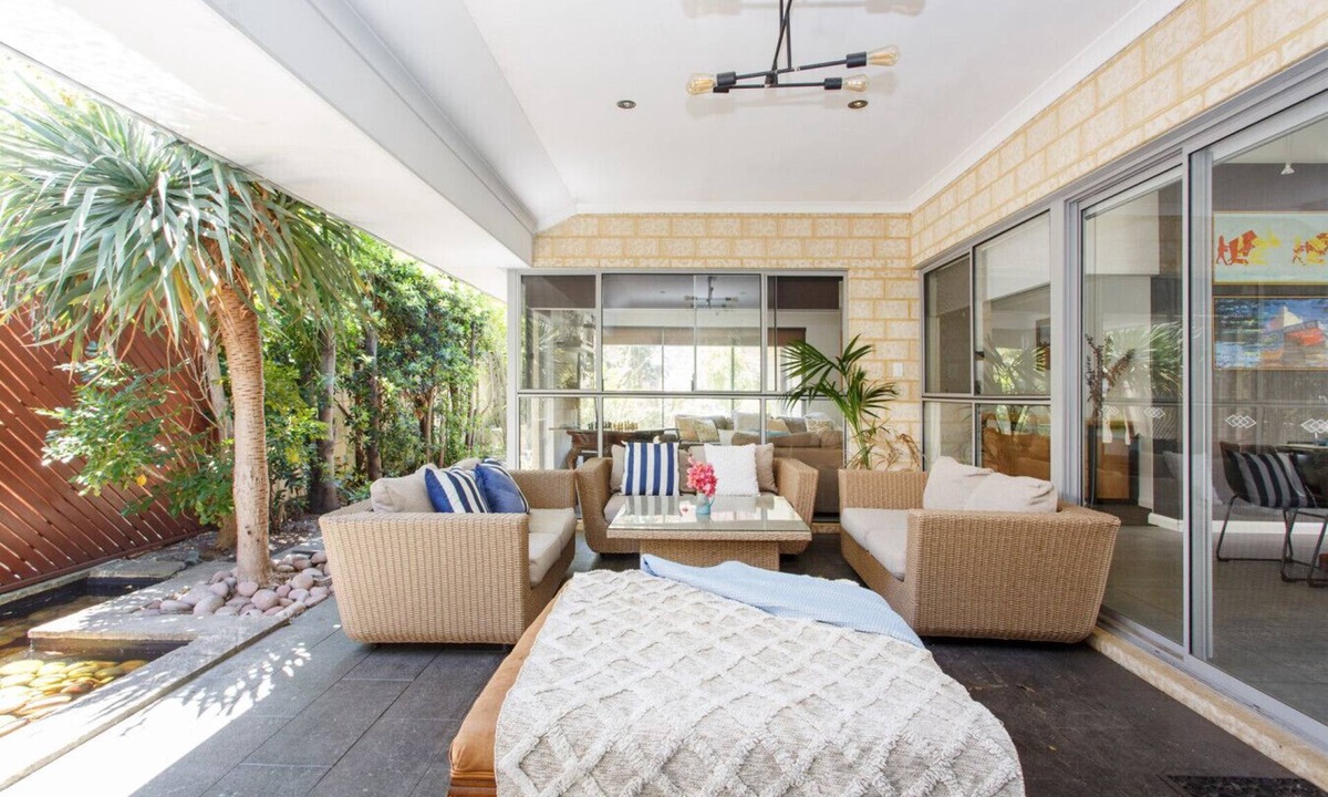 Beaconsfield House | Spacious Hampton House - South Fremantle