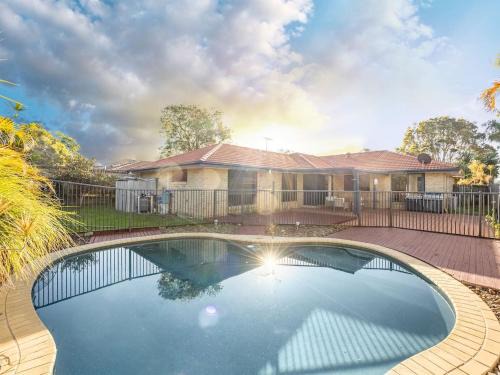 Parkinson House | Spacious Home 4BR Retreat with Pool in Parkinson