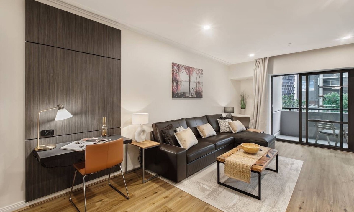 Chinatown Apartment | Spacious Inner city Stay with King Bed and Balcony