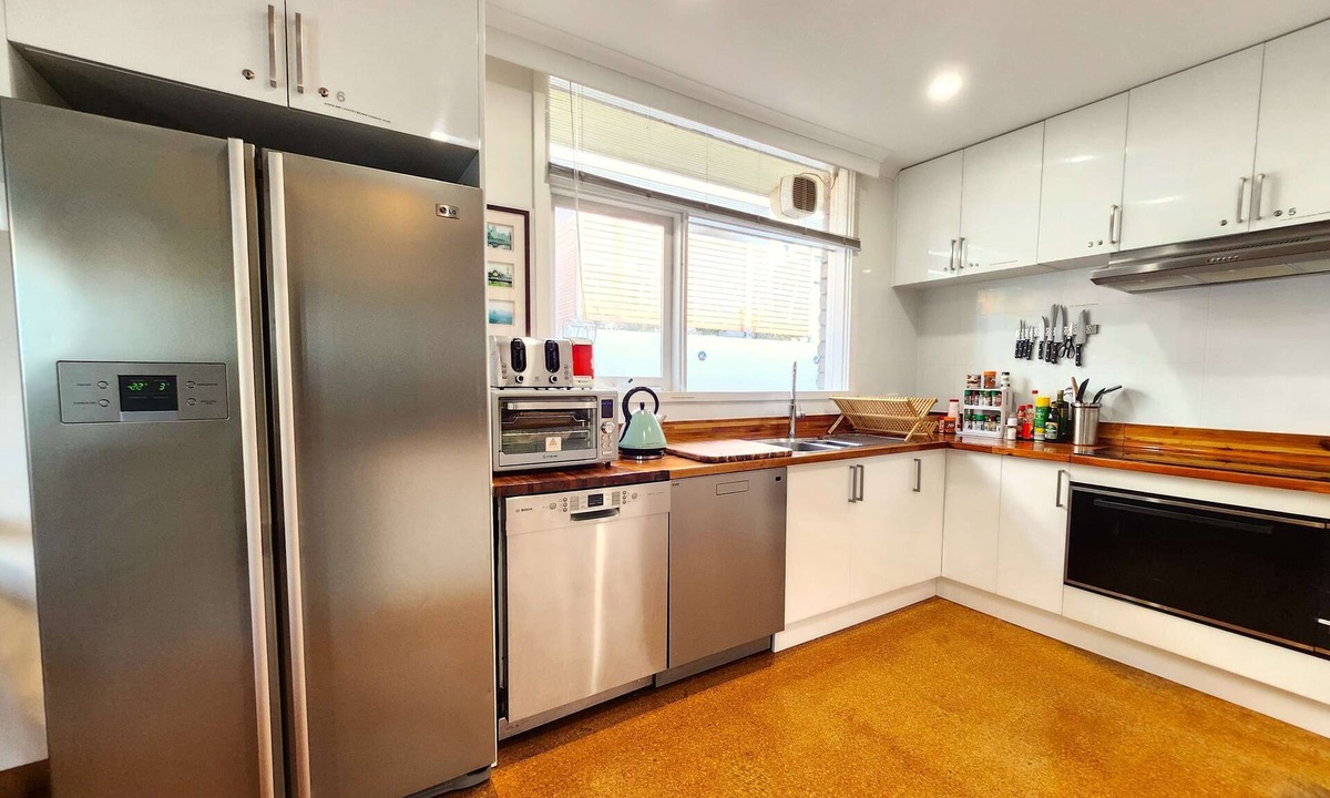 Highett House | Spacious King Room 4 Near Shopping & Free Parking