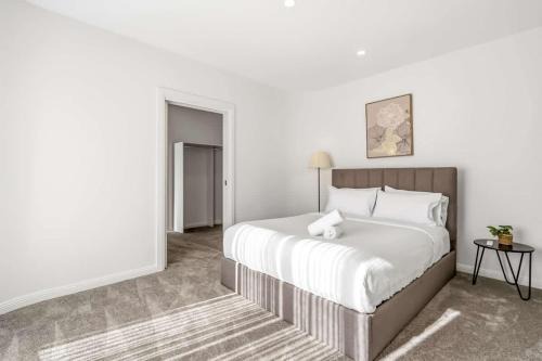 Box Hill North House | Spacious Luxury Retreat with Private Garden Box Hill