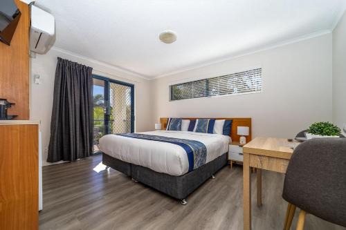 Urangan Apartment | Spacious Mantra Hotel Room
