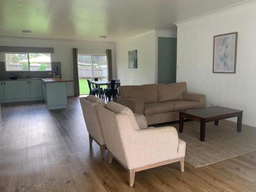 Atherton House | Spacious, Modern & Central
