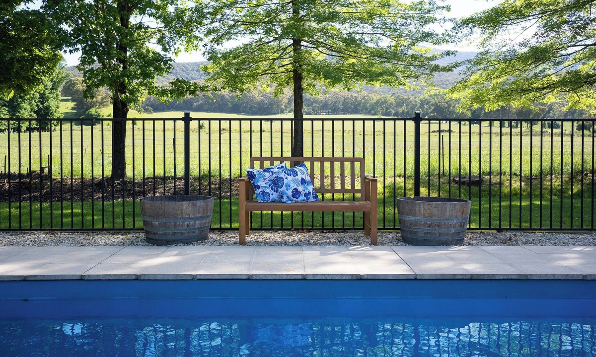 Porepunkah House | Spacious natural retreat with pool. Pet friendly and peaceful.
