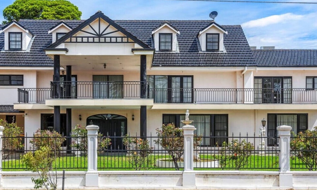 Lockleys House | Spacious Retreat: Enjoy the Beach & City