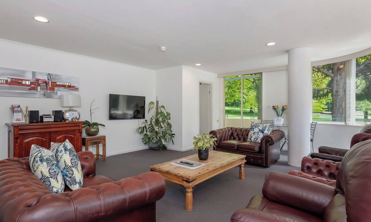 Hobart Central Business District Apartment | Spacious Salamanca apartment