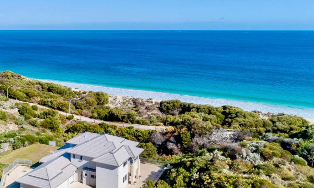Waikiki House | Spacious, secure, modern beachfront paradise.