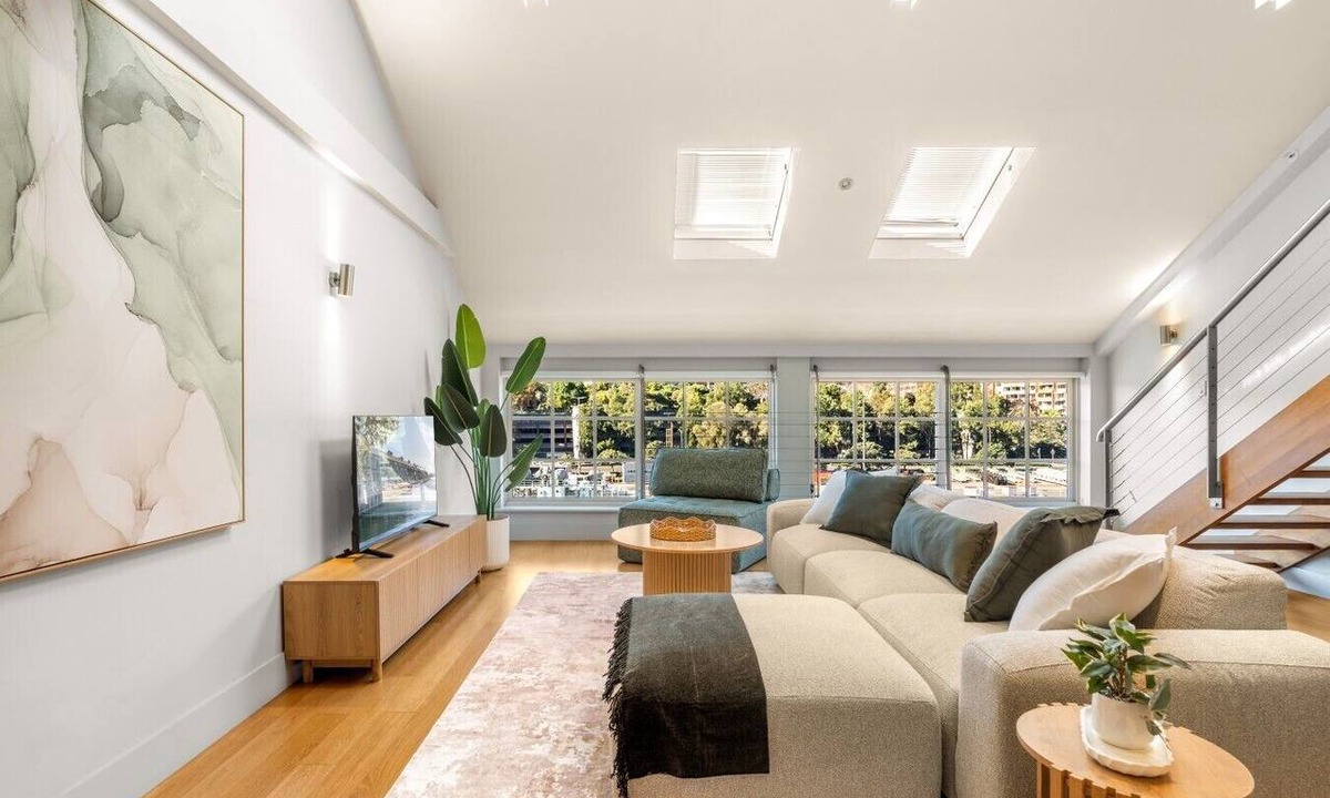 Woolloomooloo Apartment | Spacious Waterfront Loft at Woolloomooloo Wharf