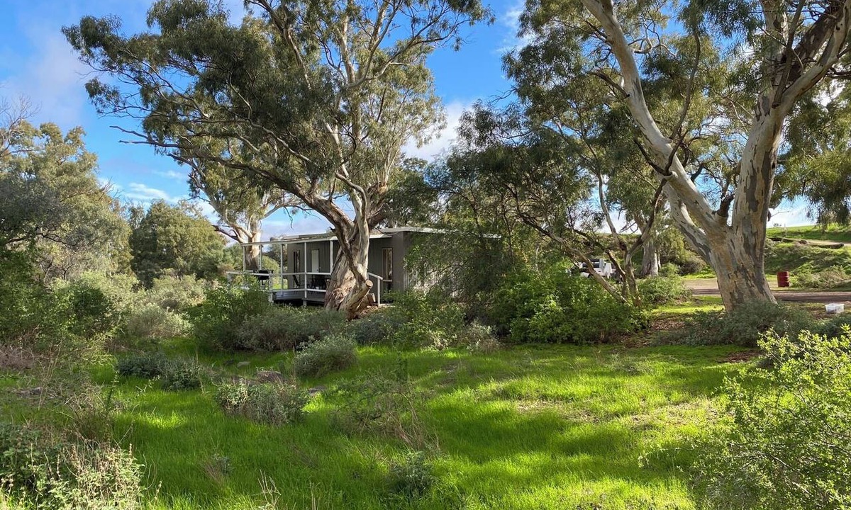 Woolundunga Hotel | Spear Creek Holiday Park
